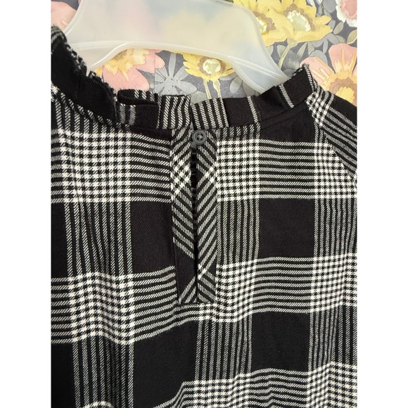 LOFT PLUS Women Black White Plaid Mock Neck Ruffle Long Sleeve Blouse Size 20 - Picture 7 of 9